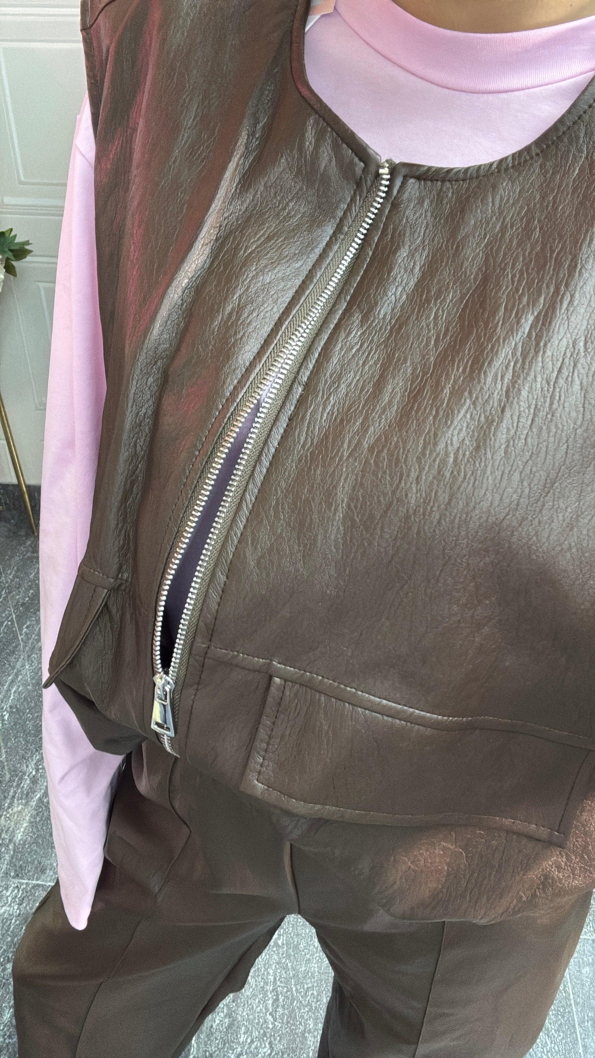 Completo in ecopelle con gilet
