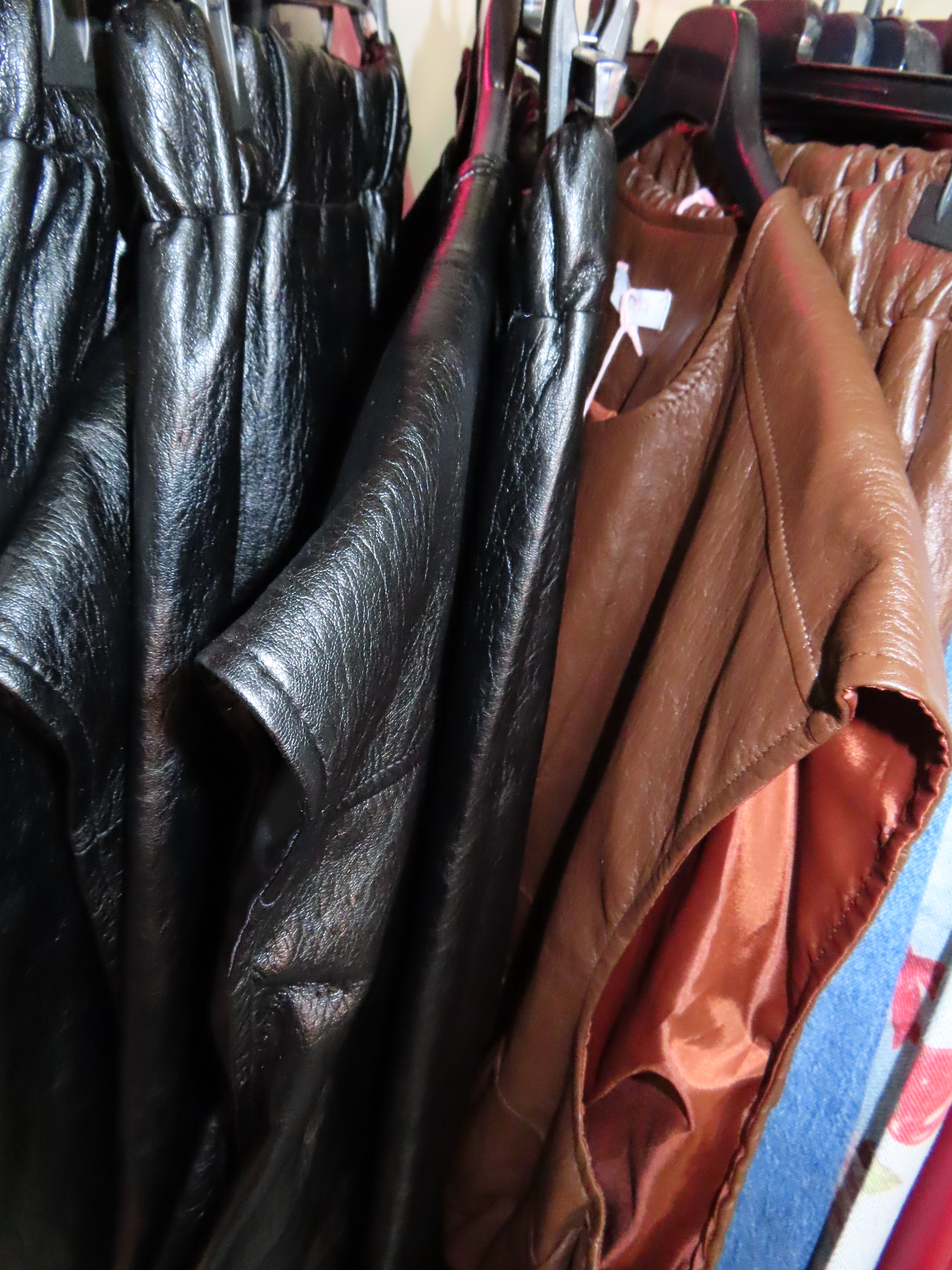Completo in ecopelle con gilet