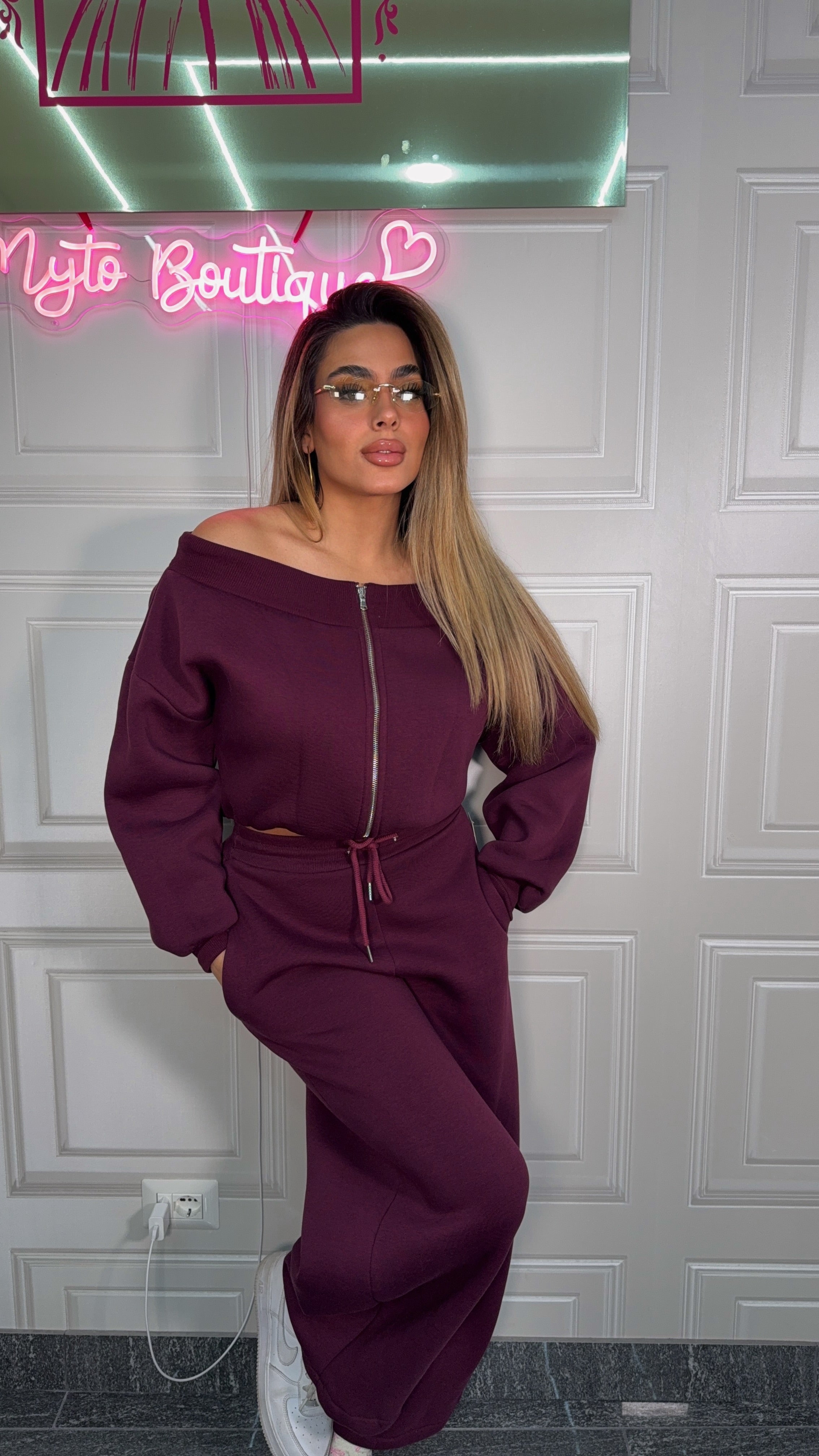 Tuta con scollo a barca