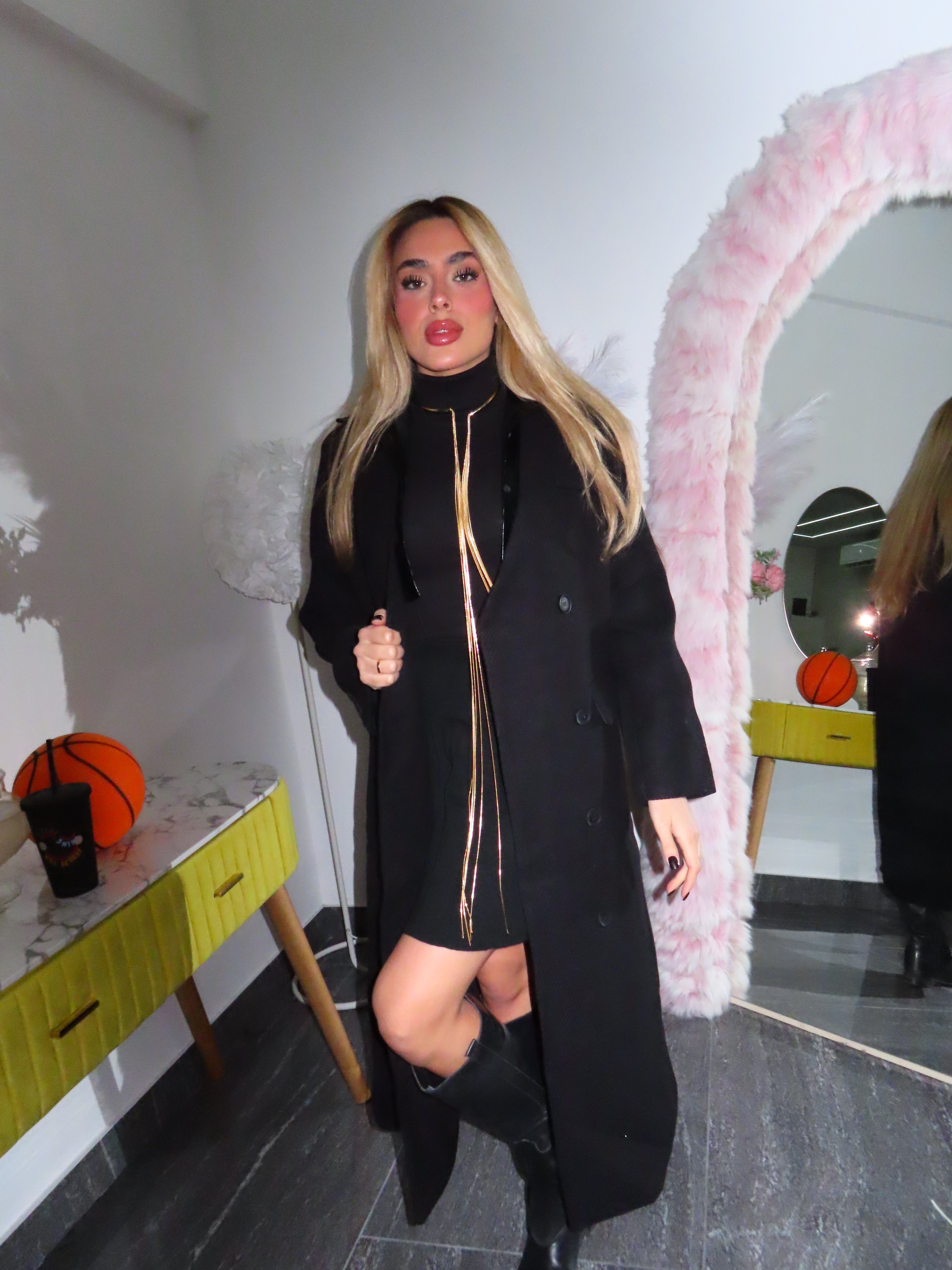 Cappotto doppiopetto con colletto in ecopelle