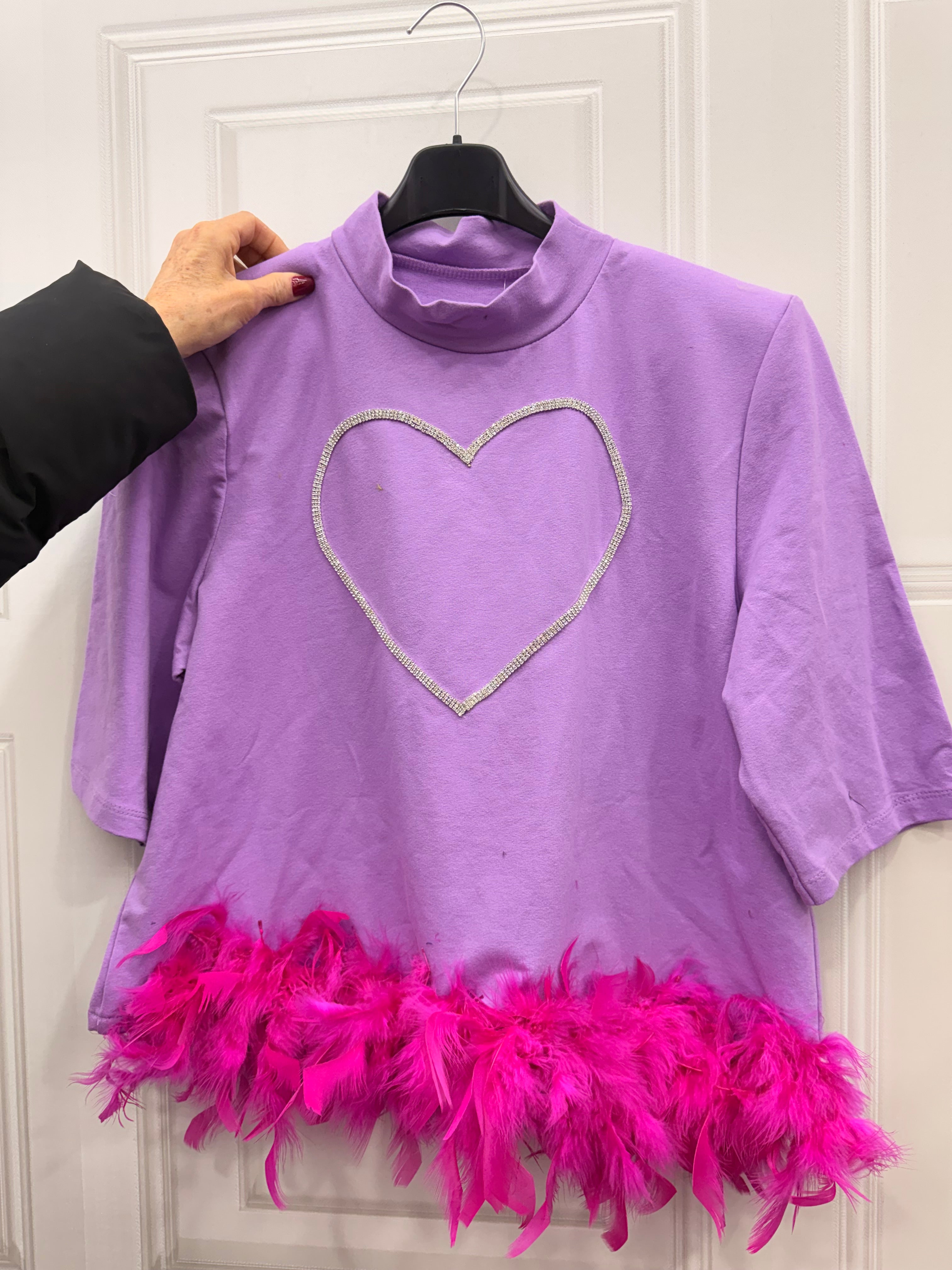 Maglia Crystal crop cuore chiuso con piume