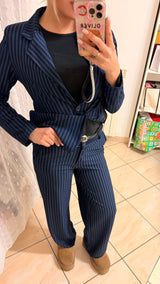 Tailleur gessato elastico con cintura