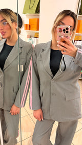 Tailleur con strisce laterali e coulisse alla caviglia