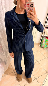 Tailleur gessato elastico con cintura