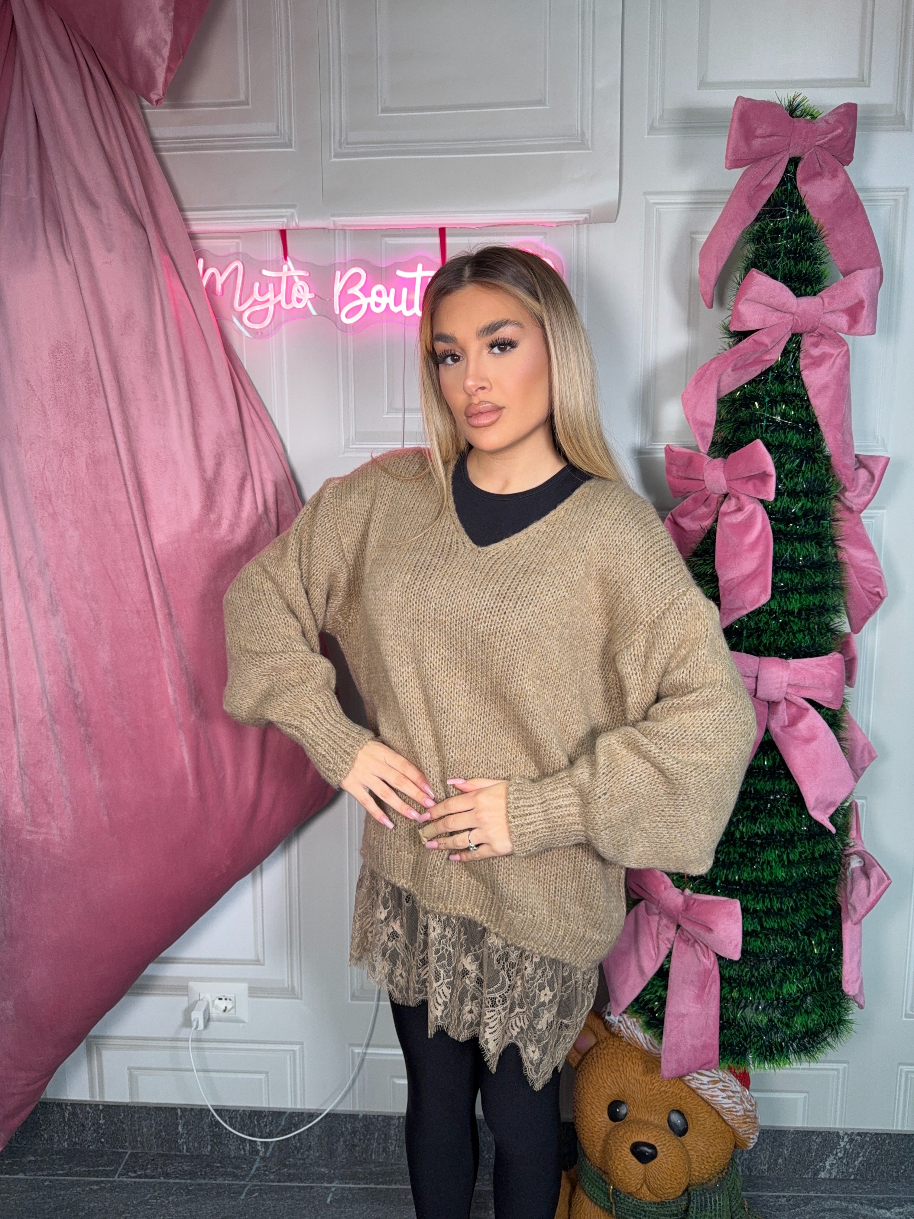 Maglione con pizzo e scollo V