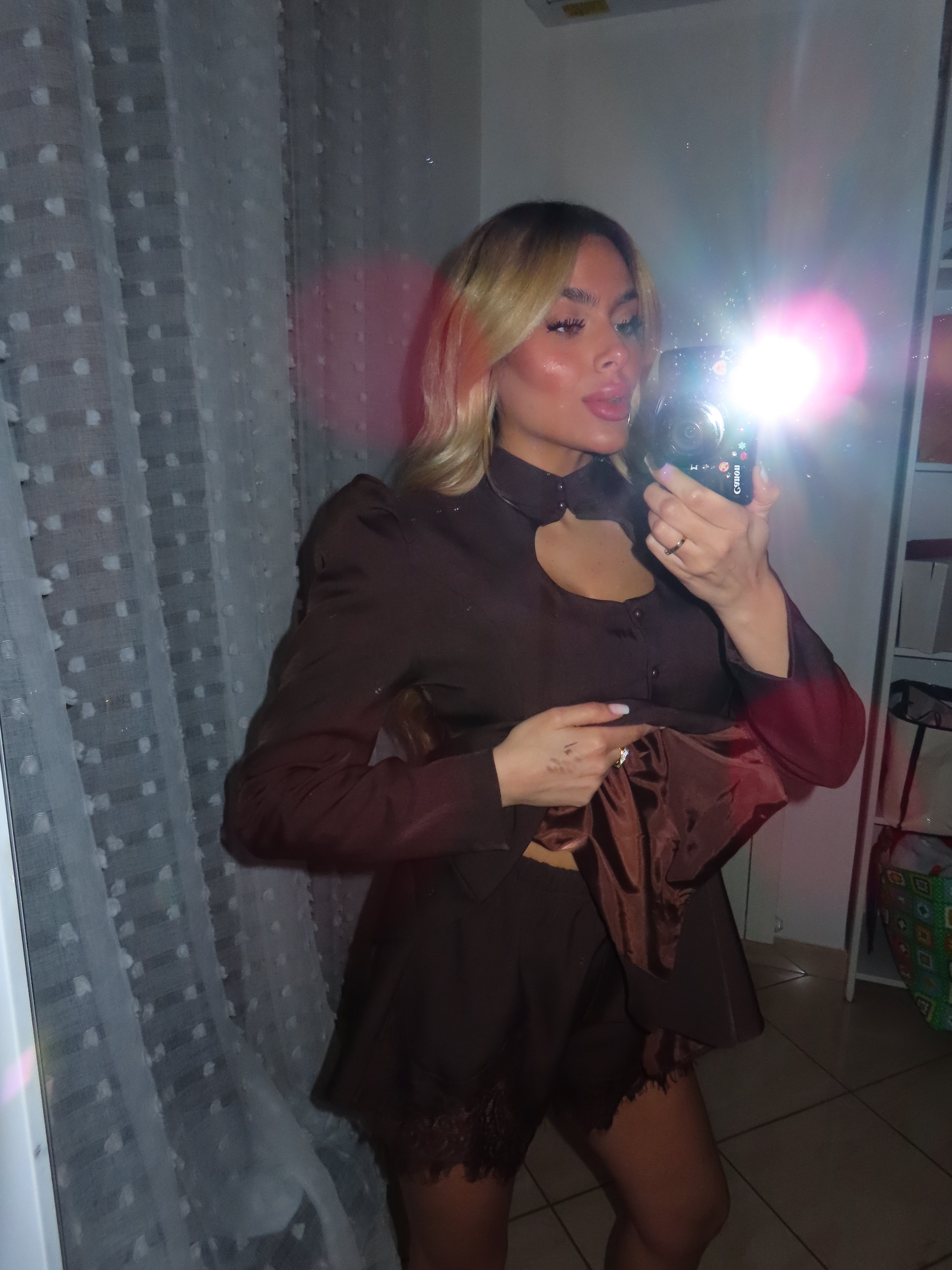Completo maglia con spalline e pantaloncino in pizzo