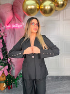 Tailleur Jennifer nero con bottoni oro