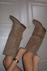 Stivale Oxana in simil camoscio