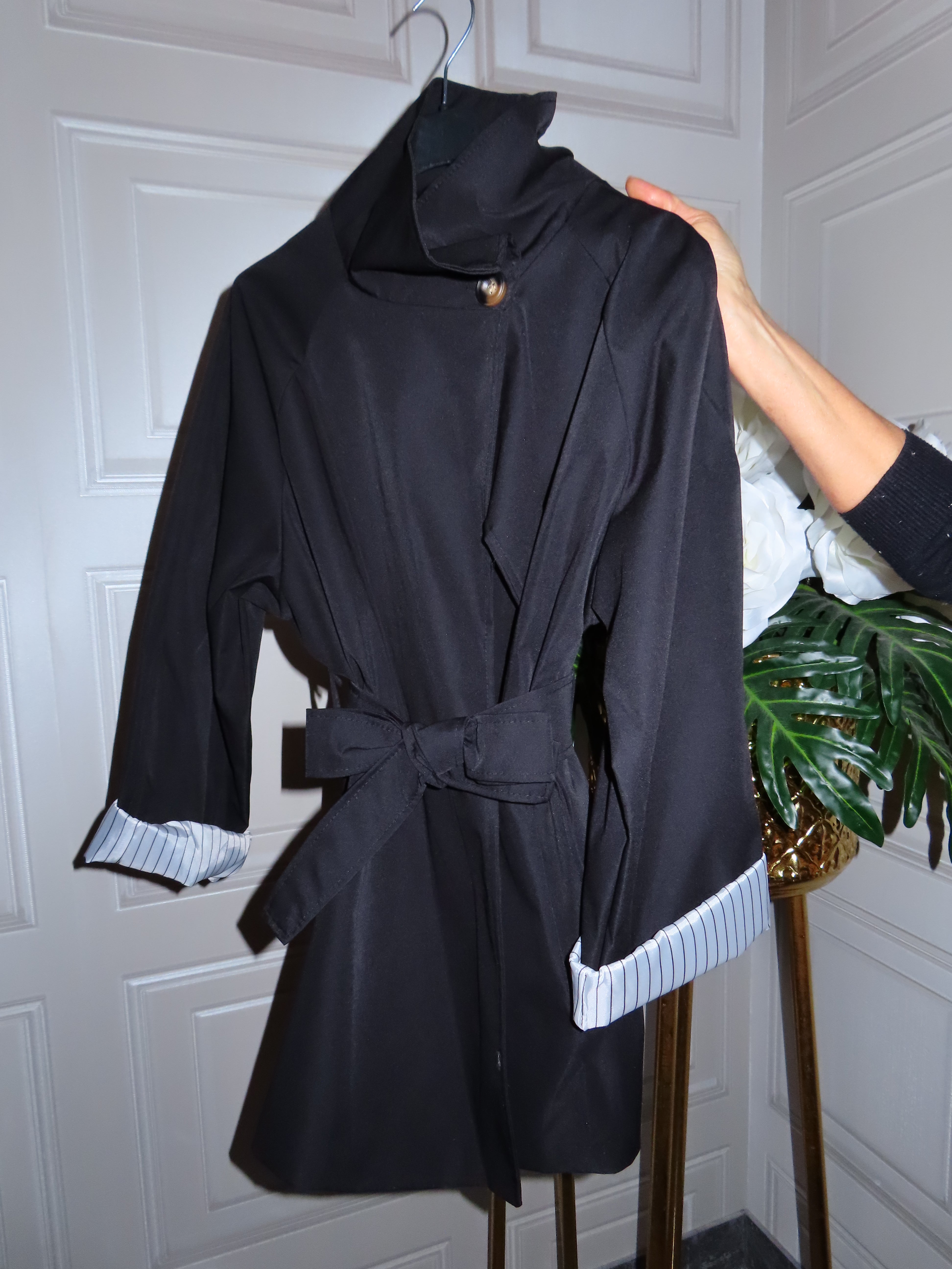 Trench con polsino a righe