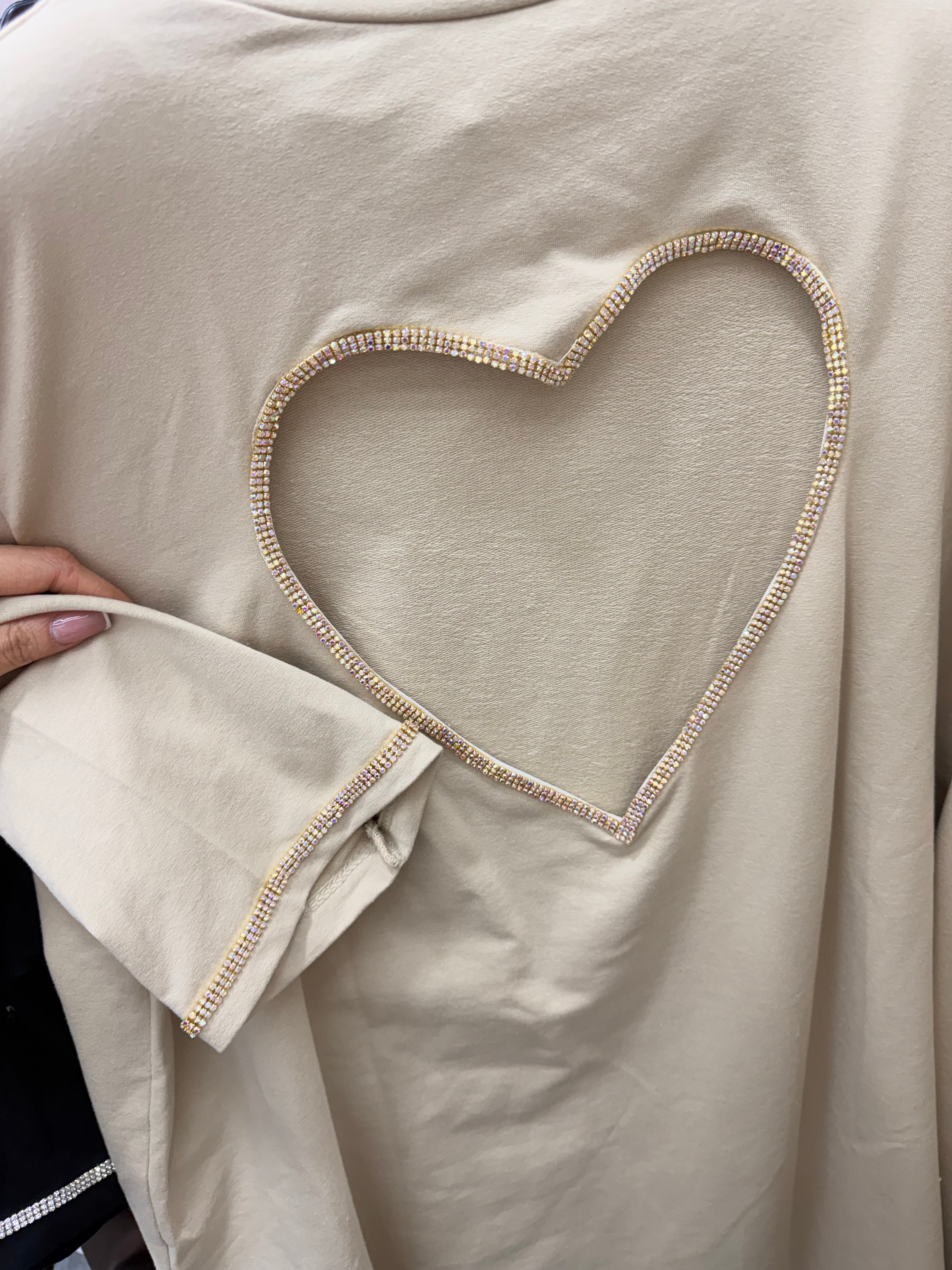 Maglia Crystal con cuore sul retro e manica con strass