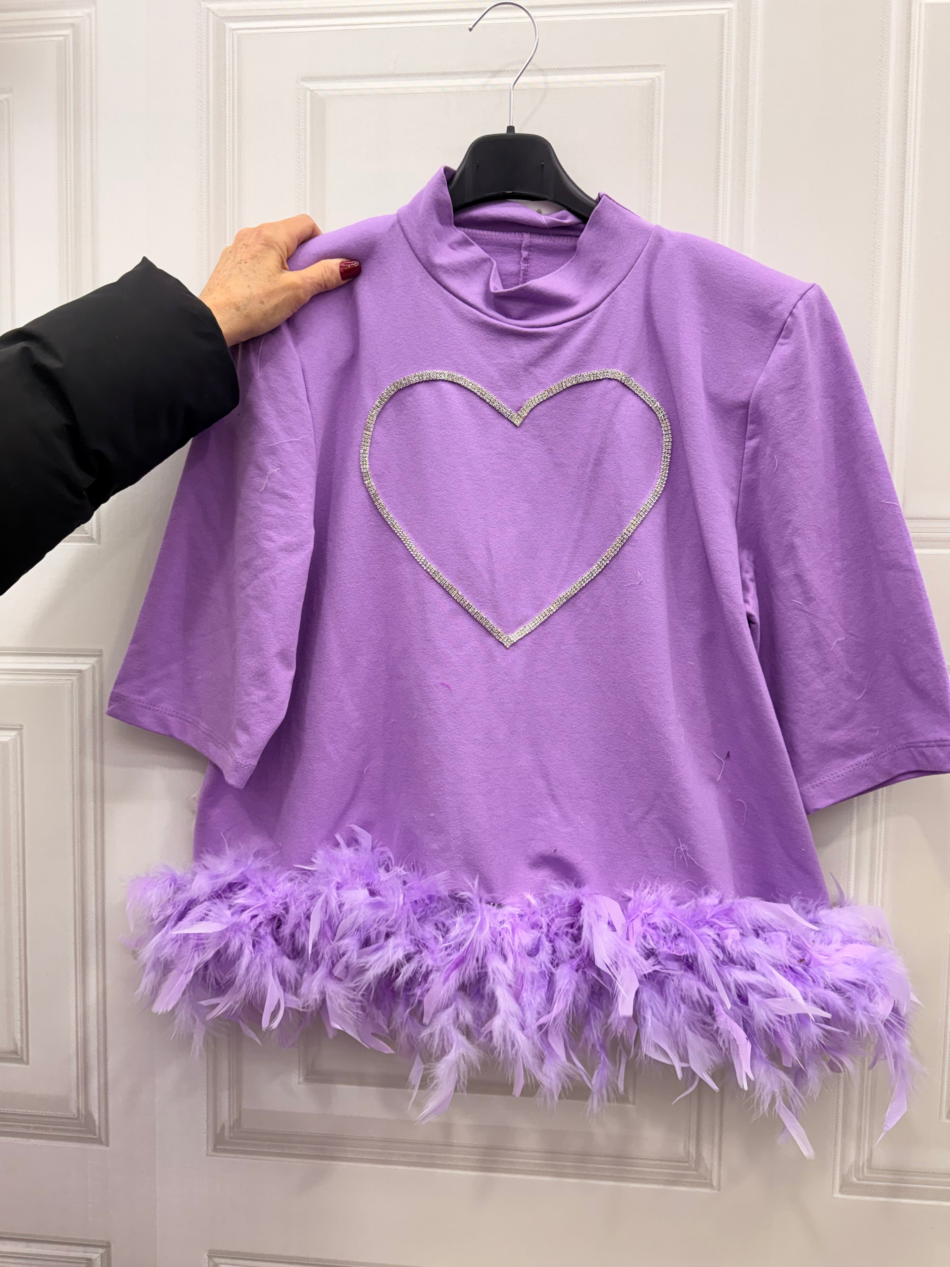 Maglia Crystal crop cuore chiuso con piume