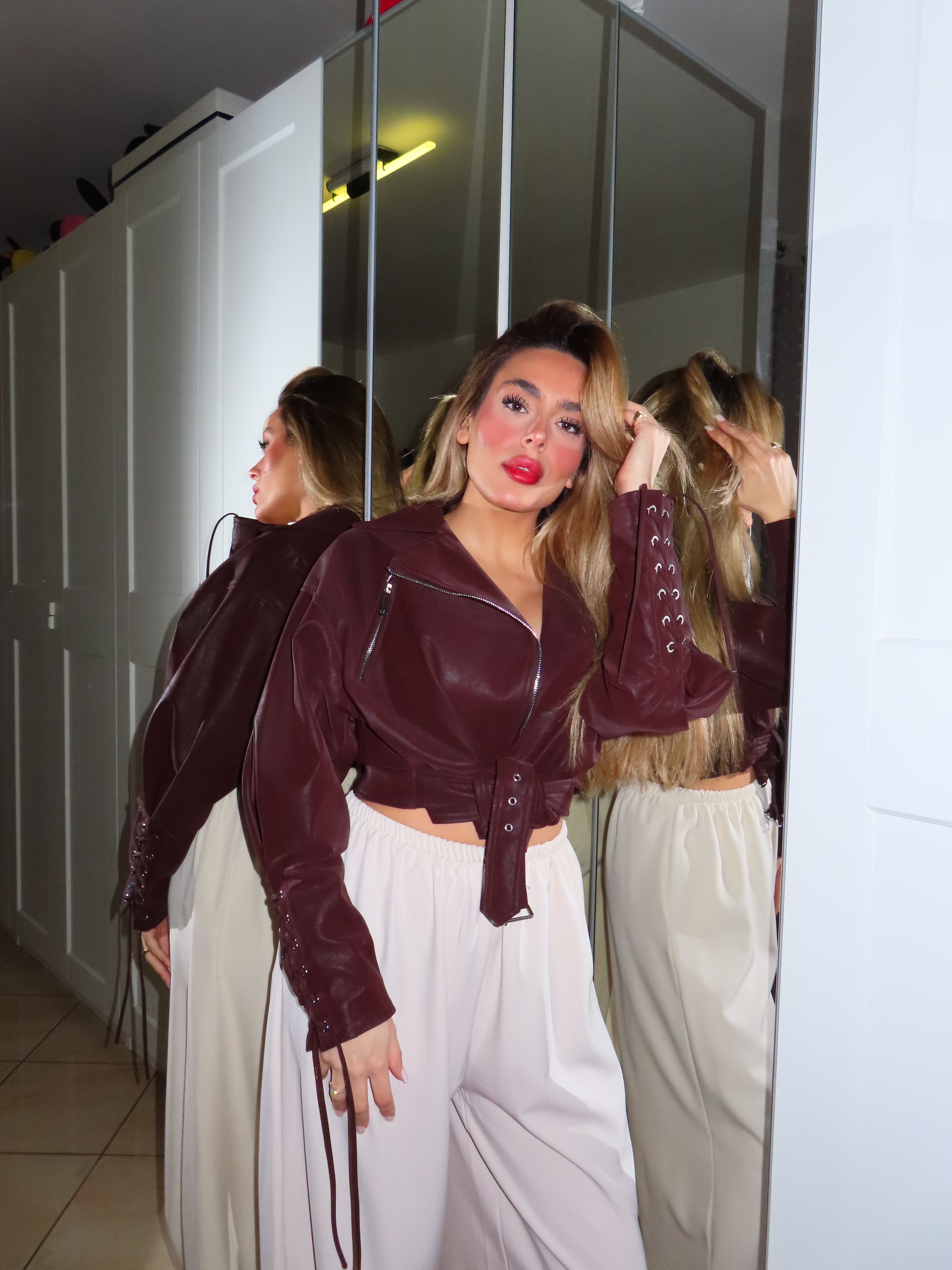 Giacca chiodo in ecopelle vellutata con stringhe, vinaccio