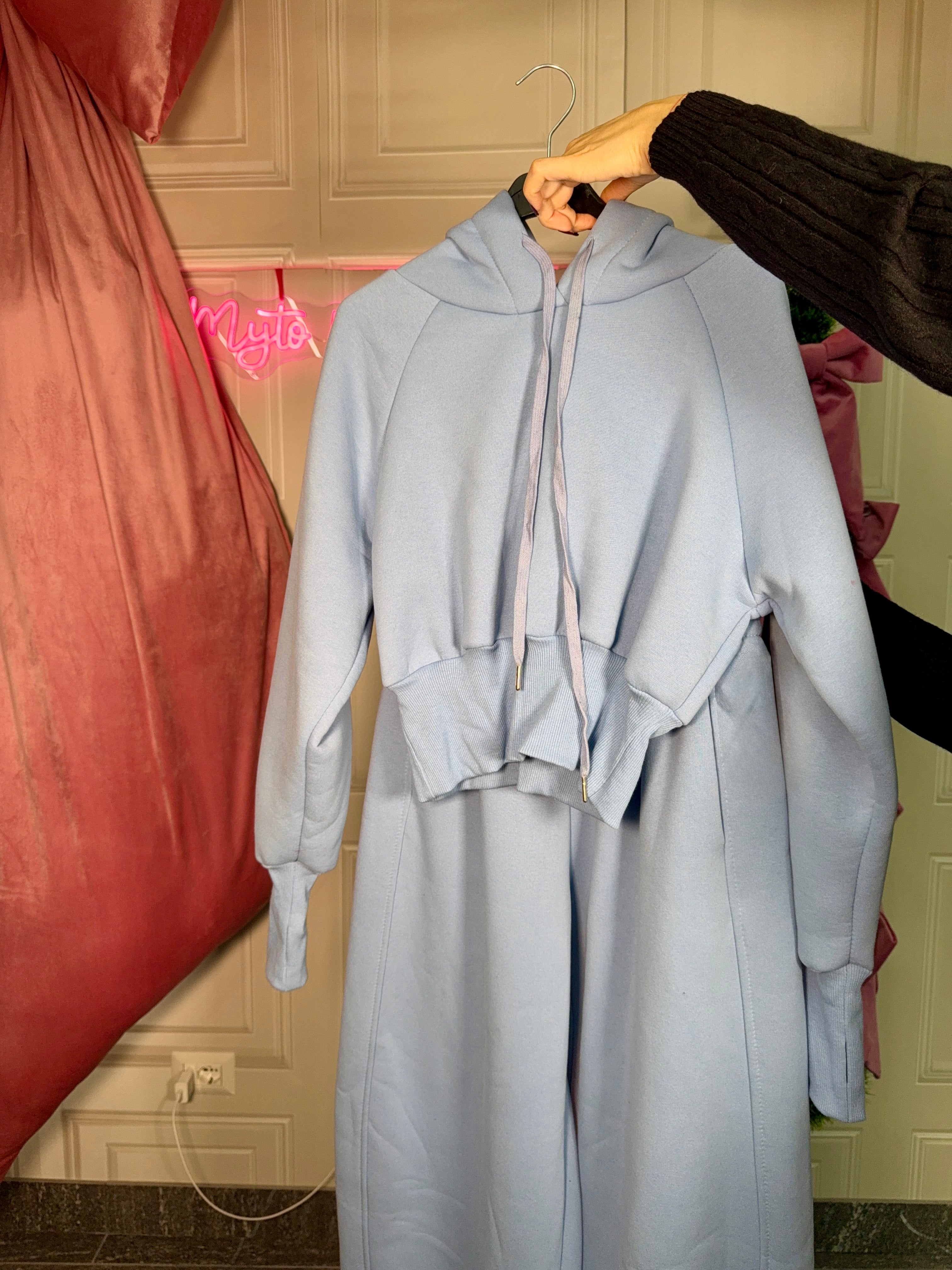 Tuta felpata con manicotto