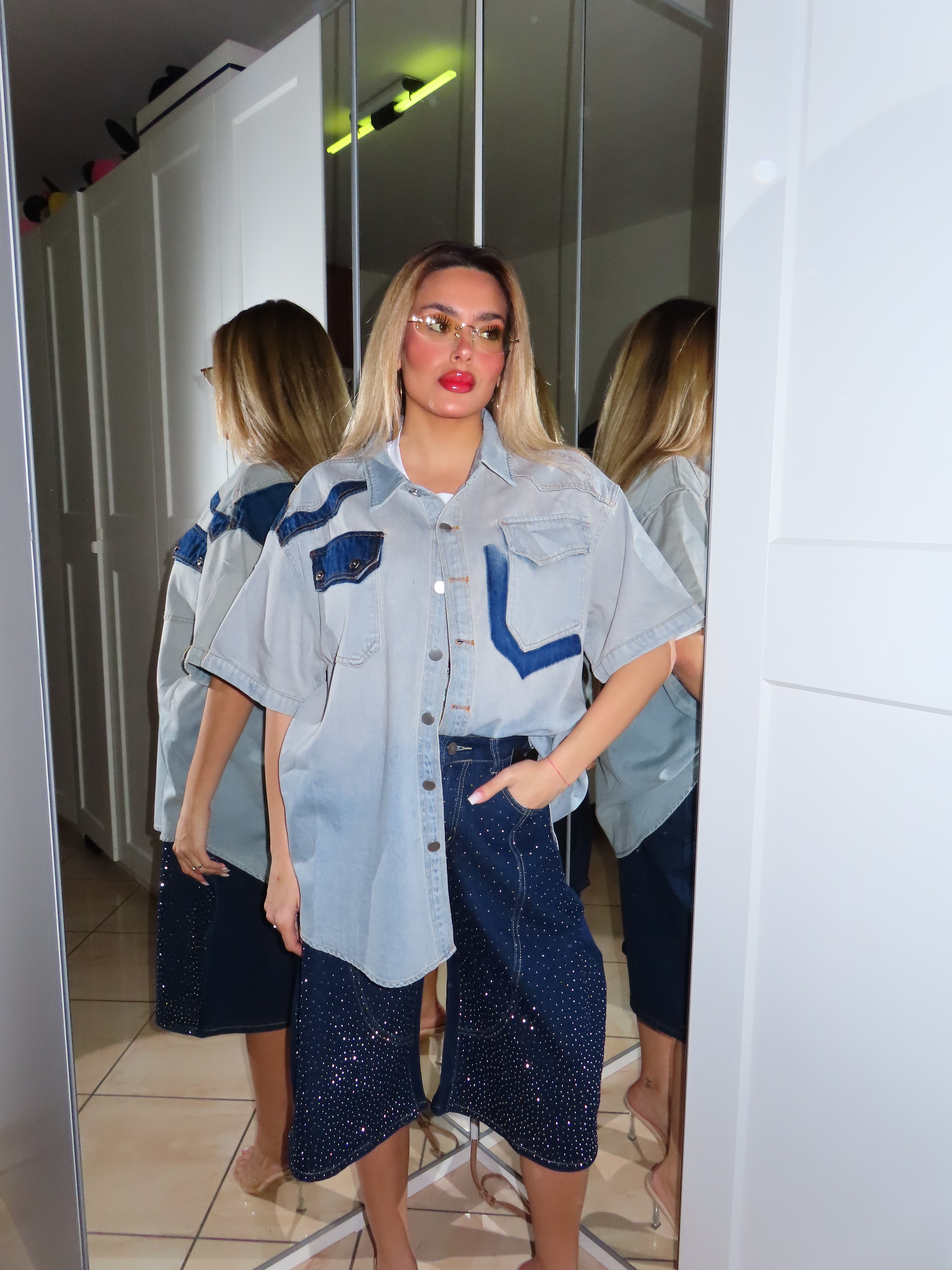 Camicia di jeans over sky blue