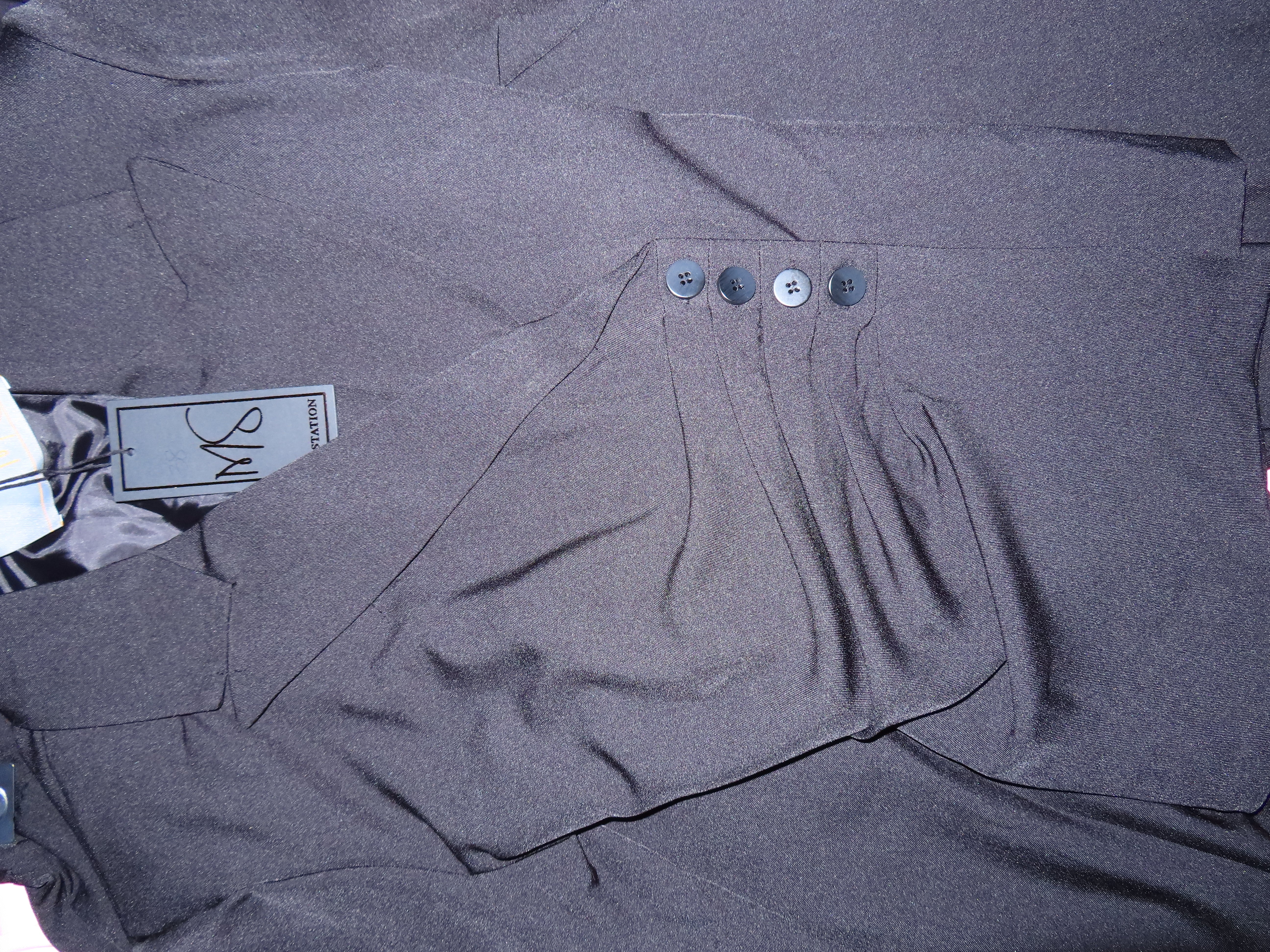 Tailleur con bottoncini pantalone con elastico in vita e sulla caviglia, fiocco regolabile sul retro Courtney