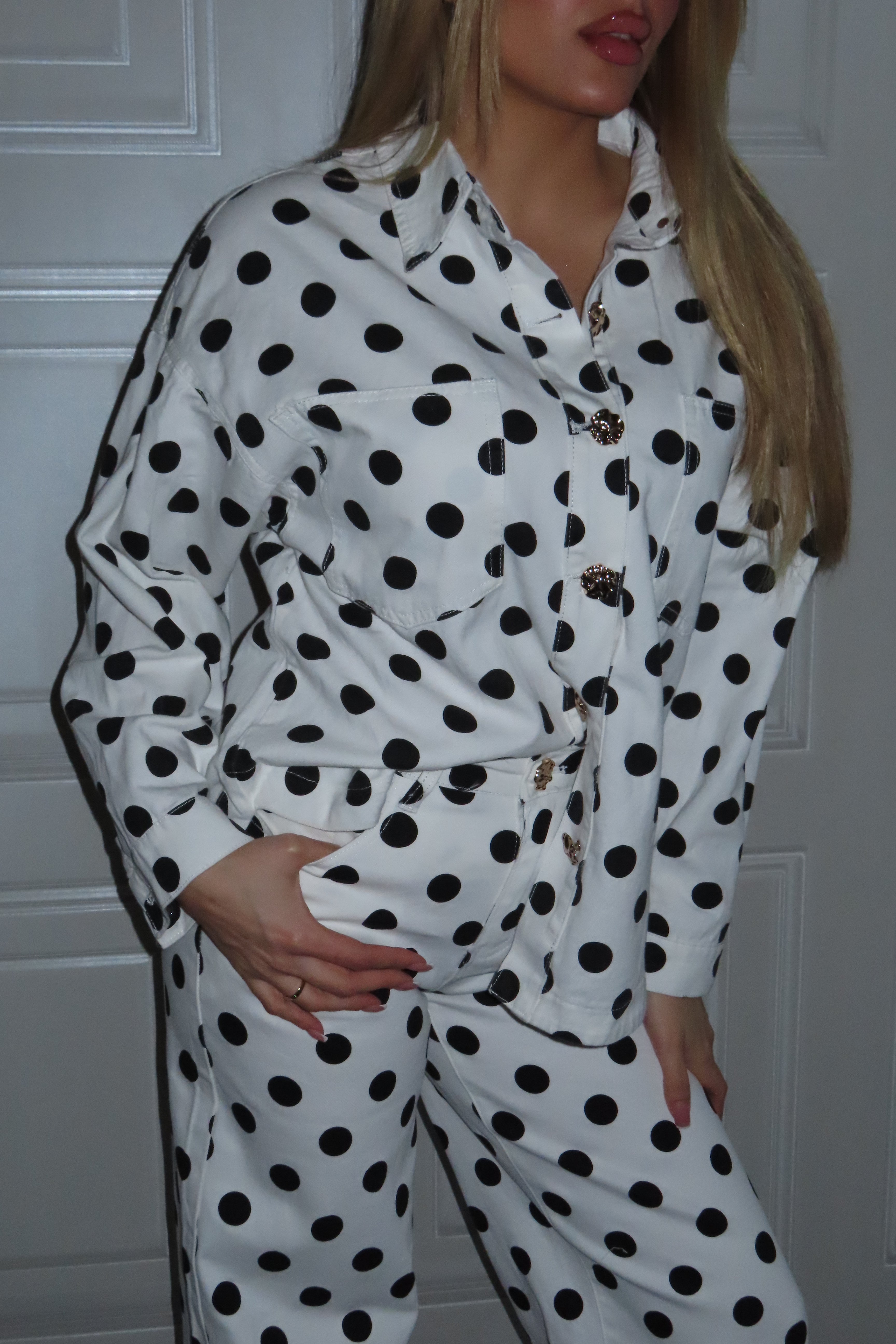 Completo pois pantalone e camicia in Jeans con bottoni gioiello oro